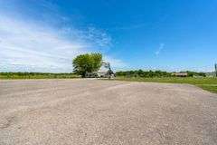 11324 Rineyville Road • Vine Grove, KY TWO HOMES • FINISHED METAL BUILDING (BARNDOMINIUM) • 70'x40' BARN • 9± ACRES