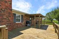11324 Rineyville Road • Vine Grove, KY TWO HOMES • FINISHED METAL BUILDING (BARNDOMINIUM) • 70'x40' BARN • 9± ACRES