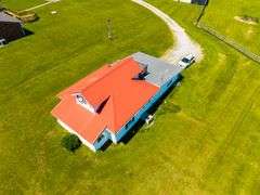 11324 Rineyville Road • Vine Grove, KY TWO HOMES • FINISHED METAL BUILDING (BARNDOMINIUM) • 70'x40' BARN • 9± ACRES