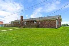 11324 Rineyville Road • Vine Grove, KY TWO HOMES • FINISHED METAL BUILDING (BARNDOMINIUM) • 70'x40' BARN • 9± ACRES