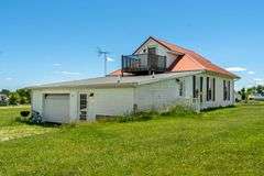 11324 Rineyville Road • Vine Grove, KY TWO HOMES • FINISHED METAL BUILDING (BARNDOMINIUM) • 70'x40' BARN • 9± ACRES
