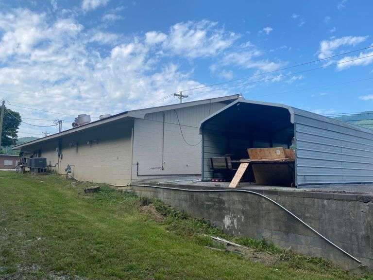 Commercial Building, 267 John McGhee Blvd, Caryville, TN. Ayers