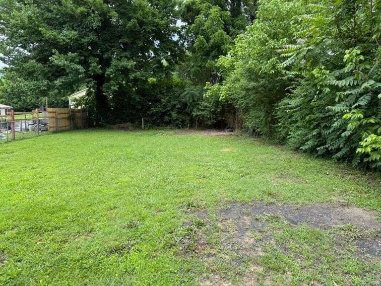 509 E. Hemlock, La Follette, TN.