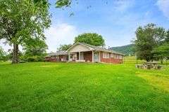 186 Shetland Rd., La Follette, TN.