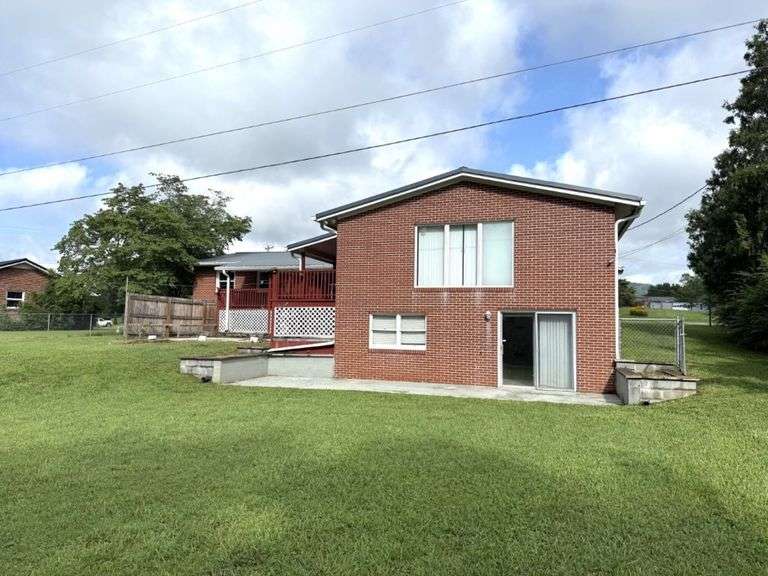 202 Sunset Dr., LaFollette, TN.