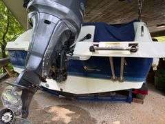2012 Hurricane Sundeck Sport Boat