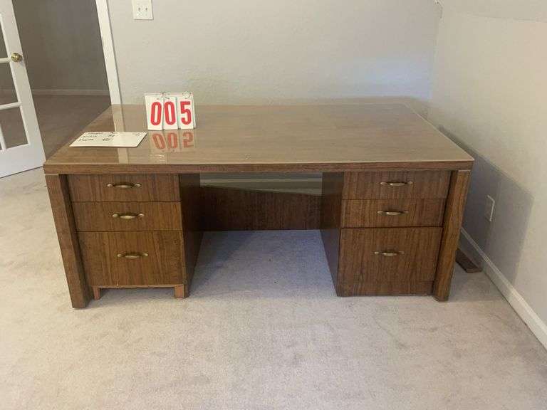 Desk with drawers and plexi glass top image