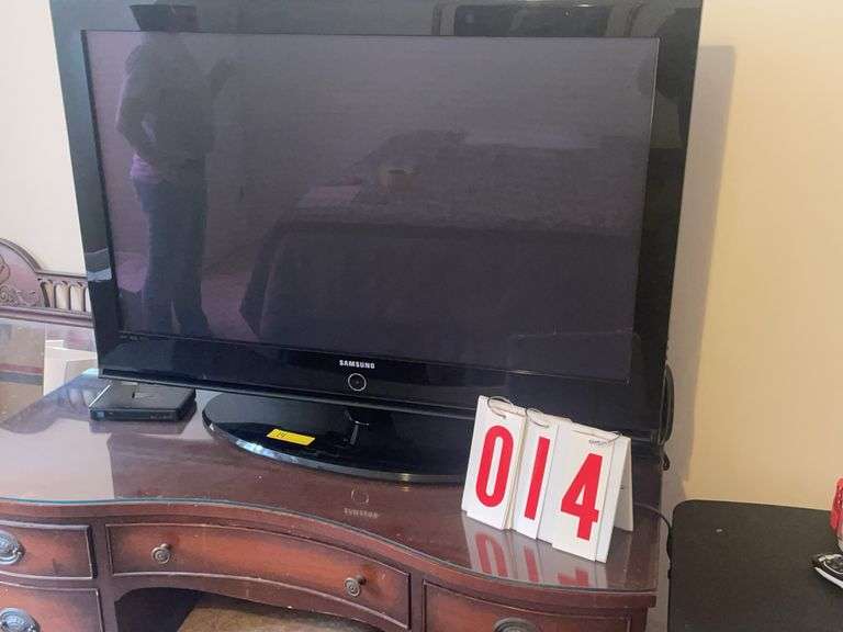 42 inch Samsung TV image