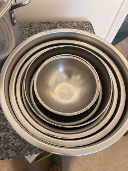 Stock pot and mixing bowls