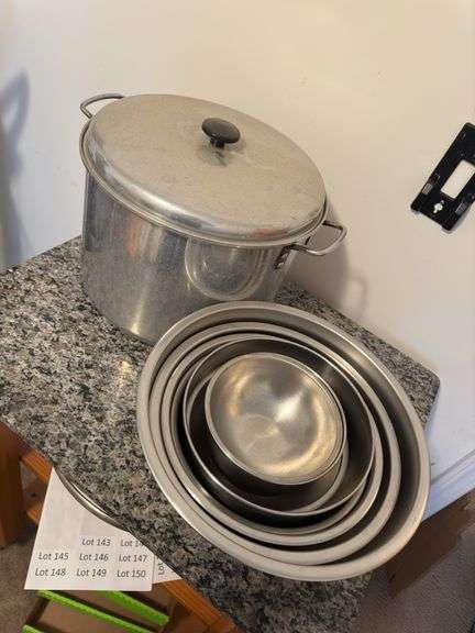 Stock pot and mixing bowls