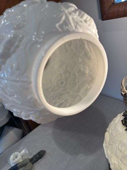 Fenton white poppy Gone With The Wind lamp. 23" tall GWTW