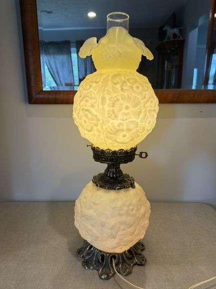 Fenton satin custard Gone With The Wind lamp. 23" tall GWTW