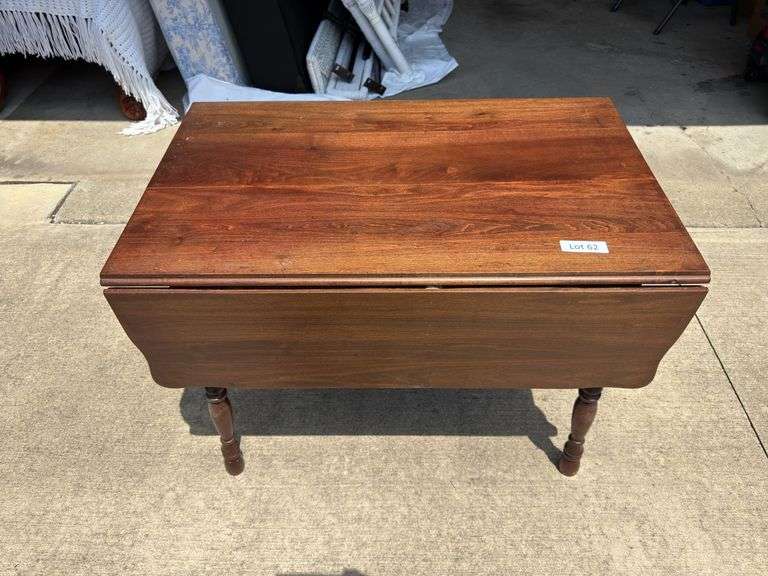 Drop leaf table