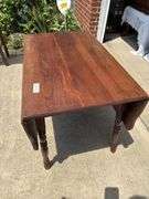 Drop leaf table