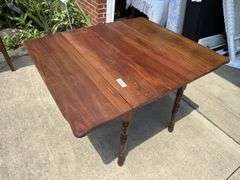 Drop leaf table