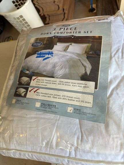 Large lot of linens. Look at all photos