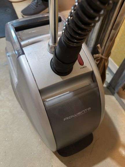 Clothes steamer