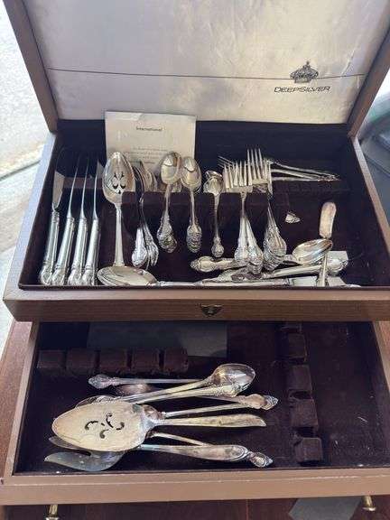 International deep silver set in case