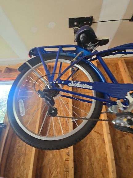 Schwinn 26 inch men's blue bike.