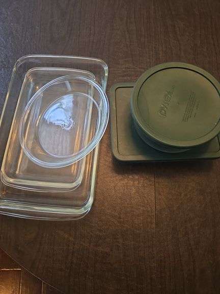 Lot of Pyrex dishes