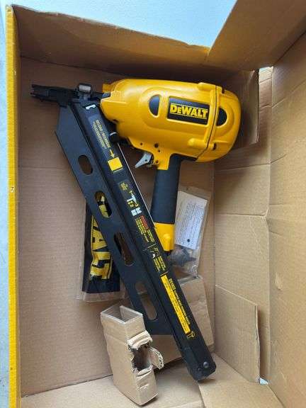 Dewalt heavy duty clipped head framing nailer