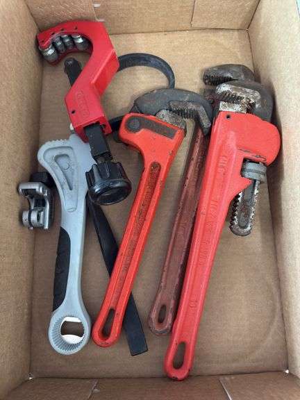 Pipe wrenches and cutters image
