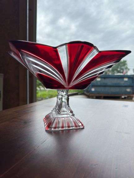Decorative glass bowl