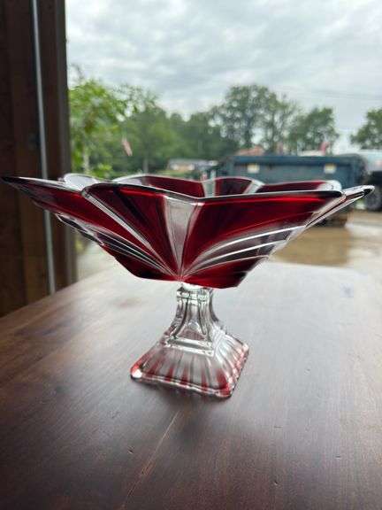 Decorative glass bowl