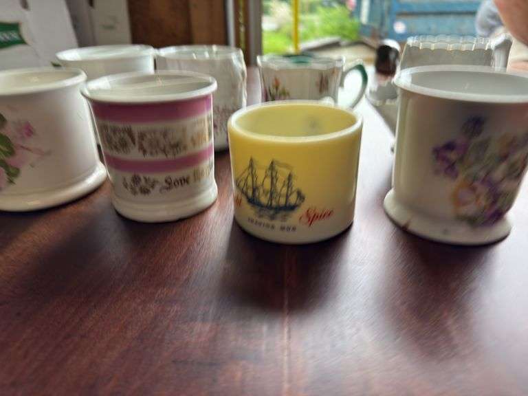Shaving collectibles as shown