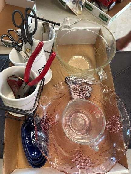 Lot of kitchen items