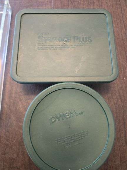 Lot of Pyrex dishes