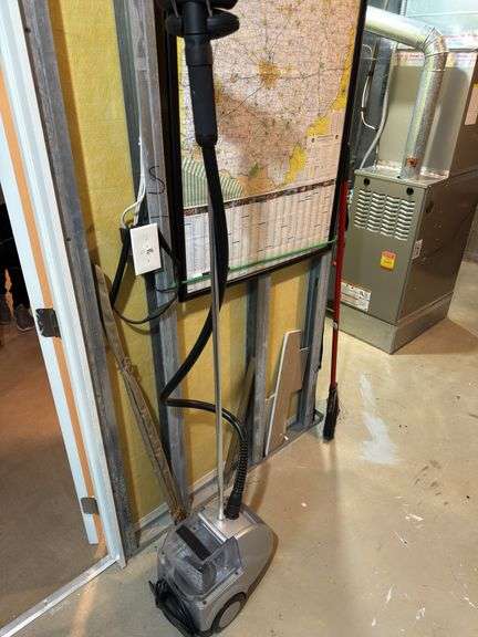 Clothes steamer