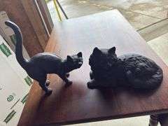 2 cast iron cats