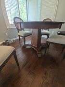 Dining room table with 4 chairs 1 leaf