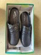 Large lot of women’s shoes. Most look like barely or never worn, size 8