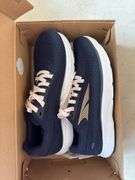 Large lot of women’s shoes. Most look like barely or never worn, size 8