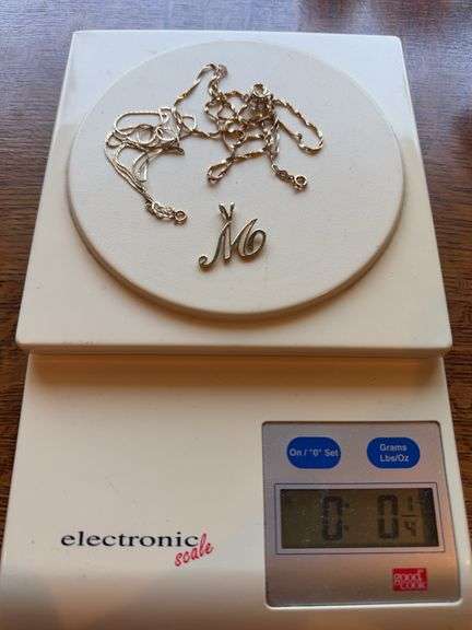 14k gold necklaces and pendant. Approximately 4.1 pennyweights