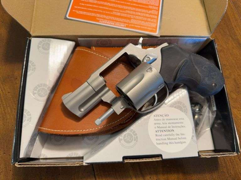 Taurus M85 .38SPC hand gun with box and holster
