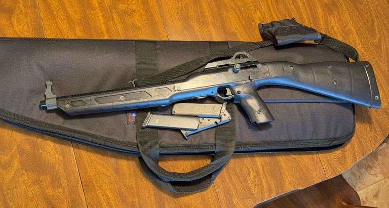Hi-Point .9mm carbine semi automatic rifle. Model 995 with soft case and 3 magazines