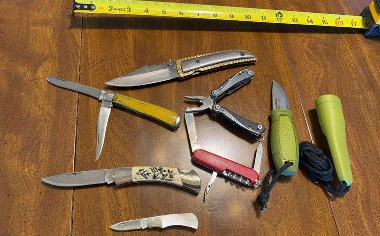 Knives as show including KA-BAR and Damascus knife
