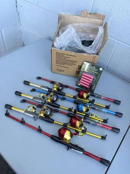 Lot of 8 Gibson Closed Face Fishing Pole Barbecue Lighters + Butane