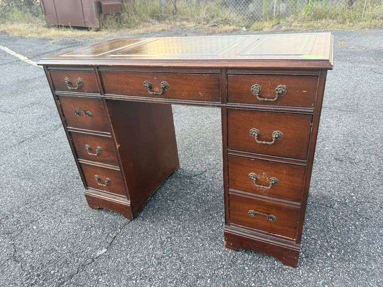 Leather-Topped Mahogany Desk: A Study in Functional Elegance image