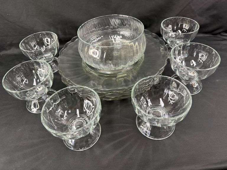 Elegant Glass Dessert Set - Sundaes, Bowls, and Plates image