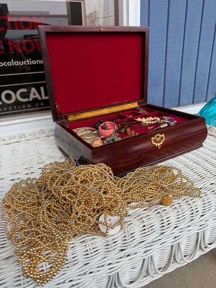 Jewelry Box Treasures: A Trove of Sparkle and Style image