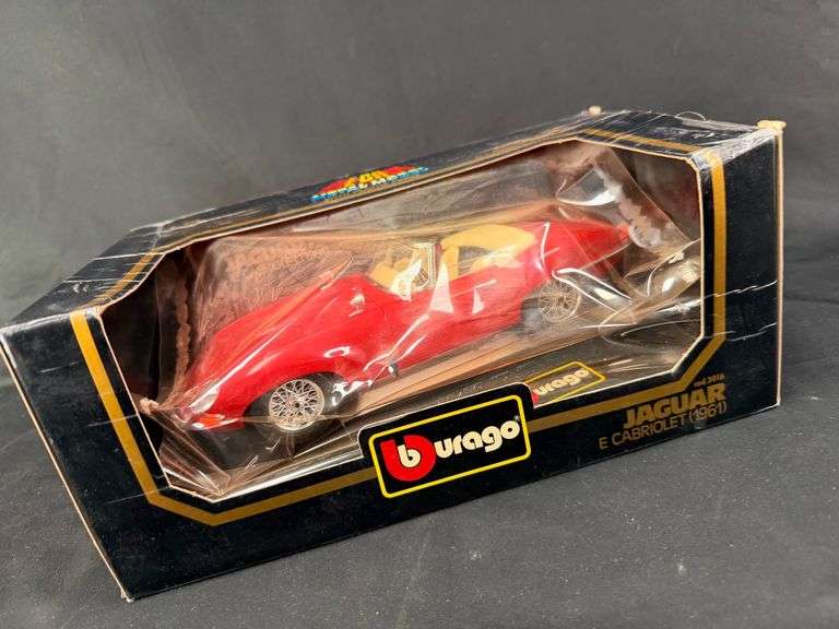 Burago 1961 Jaguar E Cabriolet Diecast Model image