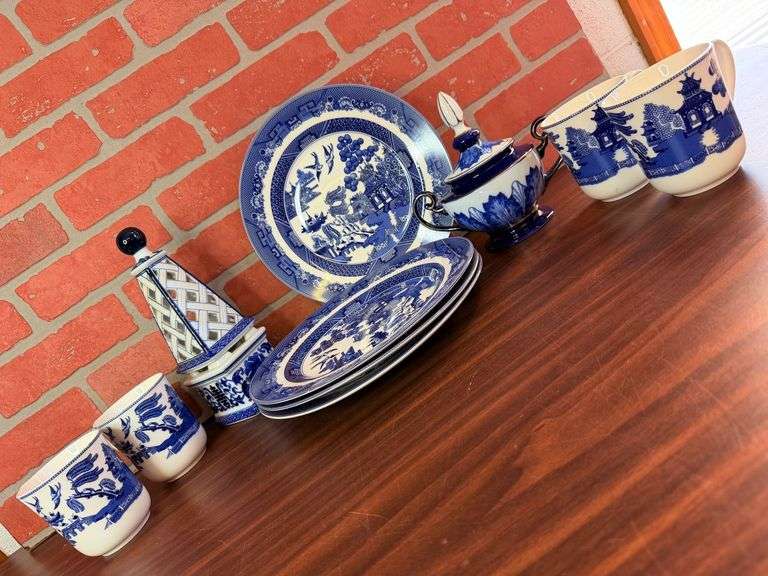 Blue Willow China Collection image