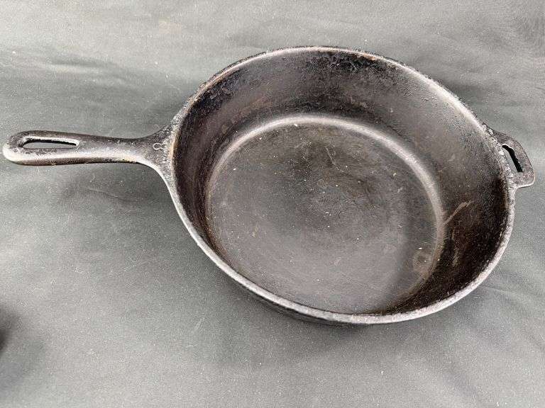 Vintage Number 8 Cast Iron Skillet - Ready for Your Next Culinary Adventure! image