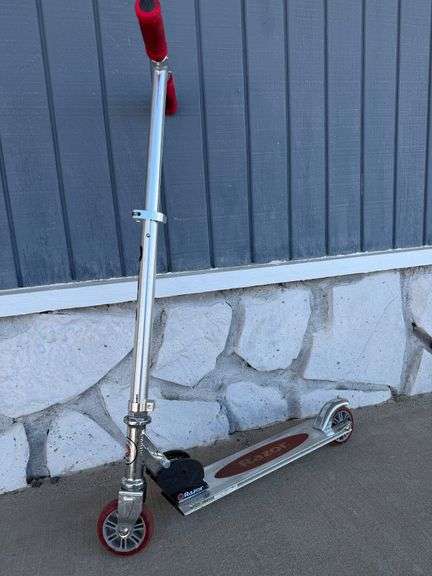Classic Razor Scooter: Relive Your Childhood! image