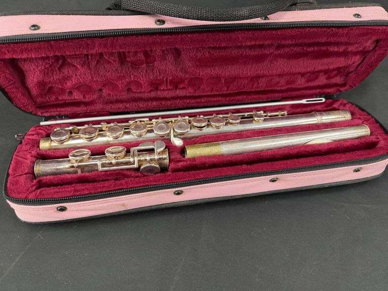 Gemeinhardt 22SP Flute in Pink Gator Case - A Musical Relic image