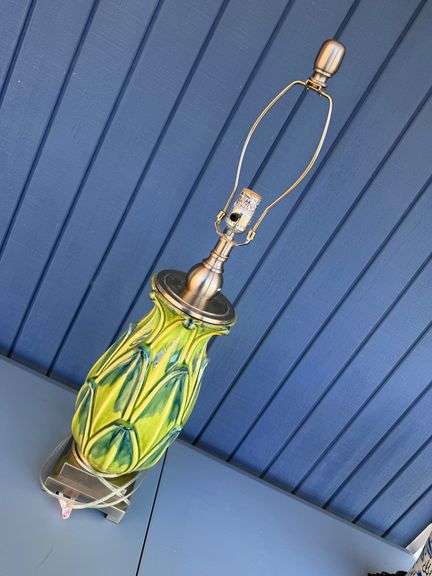 Stylish Green Ceramic Accent Lamp - Leaf Design image